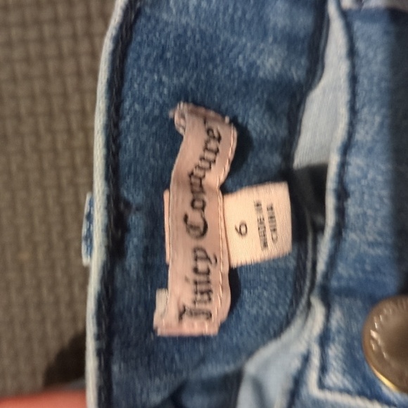 Juicy couture distressed jean shorts size 4 with sparkle! - Picture 2 of 4